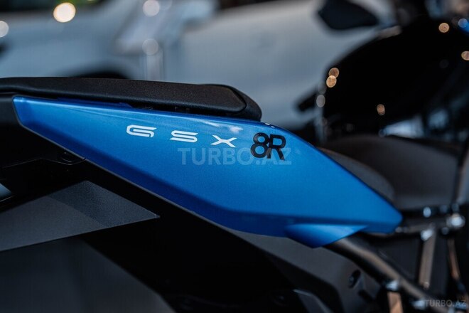 Suzuki GSX-8R-9