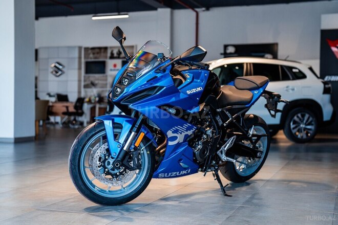 Suzuki GSX-8R-1