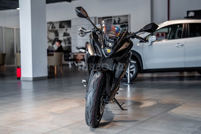 Suzuki GSX-8R-6