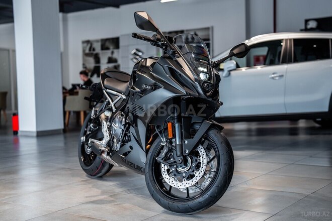 Suzuki GSX-8R-1