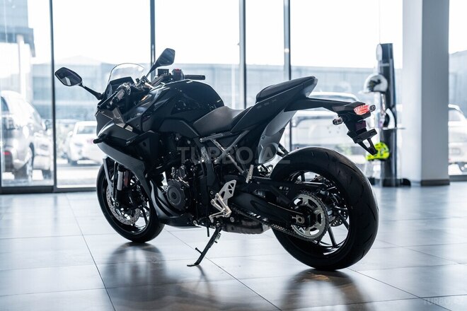 Suzuki GSX-8R-4