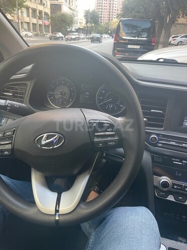 Hyundai Elantra-2