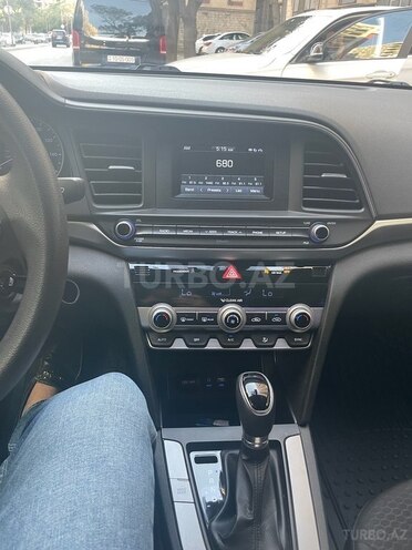 Hyundai Elantra-3
