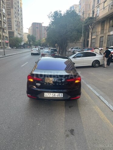 Hyundai Elantra-6