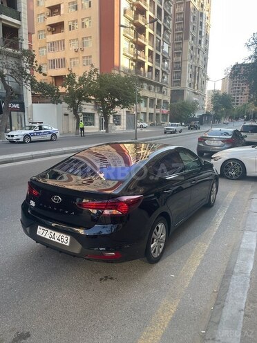 Hyundai Elantra-4
