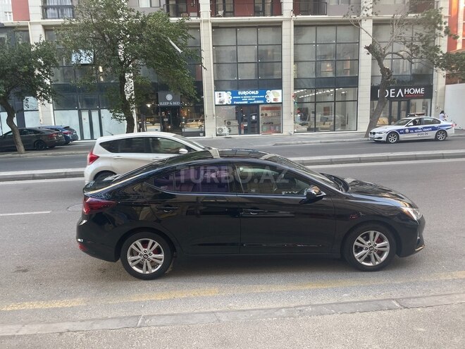 Hyundai Elantra-5