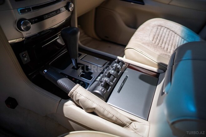 Lexus LX 570-12