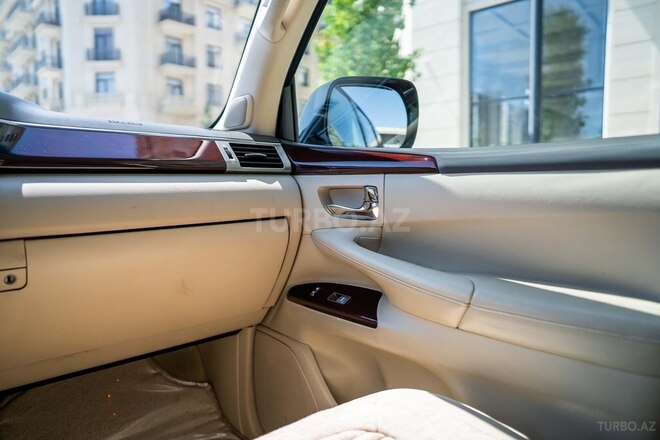 Lexus LX 570-15