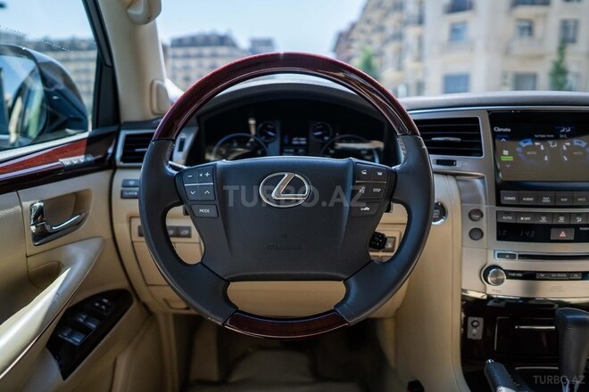 Lexus LX 570-16