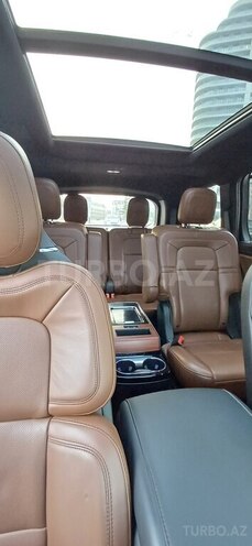 Lincoln Aviator-8