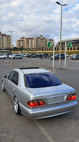 Mercedes E 220 d 2001, 240,000 km - 2.2 l - Bakı