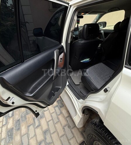 Toyota Land Cruiser Prado-11
