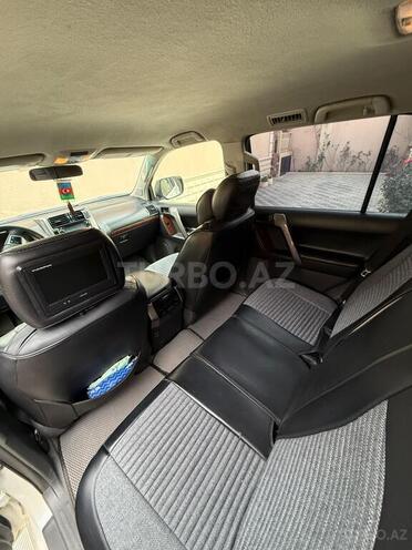 Toyota Land Cruiser Prado-12