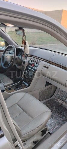 Mercedes E 240 2000, 322,195 km - 2.6 l - Salyan
