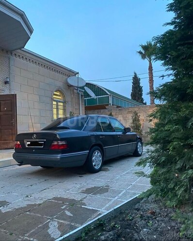 Mercedes E 220 1994, 258,987 km - 2.2 l - Bakı