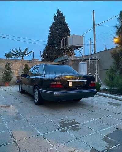 Mercedes E 220 1994, 258,987 km - 2.2 l - Bakı