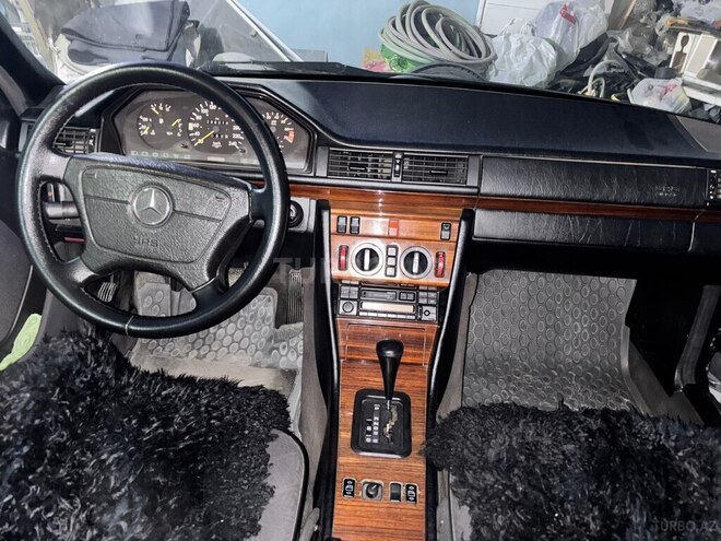 Mercedes E 220 1994, 258,987 km - 2.2 l - Bakı