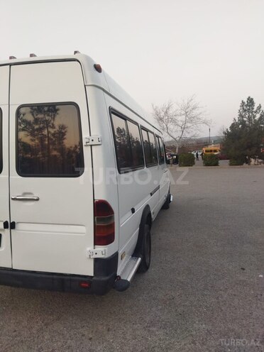Mercedes Sprinter 412 2000, 438,377 km - 2.9 l - Şirvan