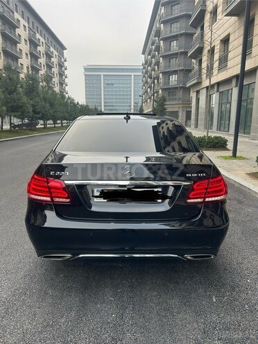 Mercedes E 220 d 2016, 186,000 km - 2.2 l - Saatlı