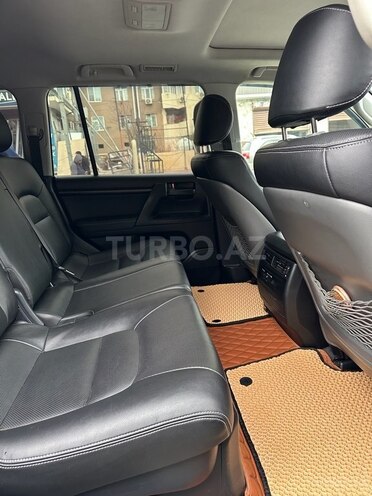 Toyota Land Cruiser-11