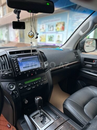 Toyota Land Cruiser-7