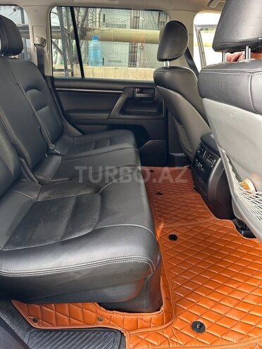 Toyota Land Cruiser-13
