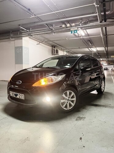 Ford Fiesta 2010, 153,000 km - 1.4 л - Bakı