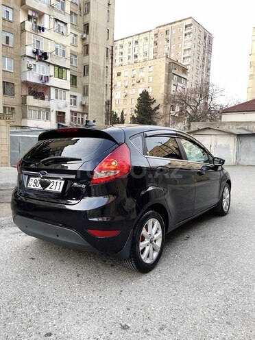 Ford Fiesta 2010, 153,000 km - 1.4 л - Bakı