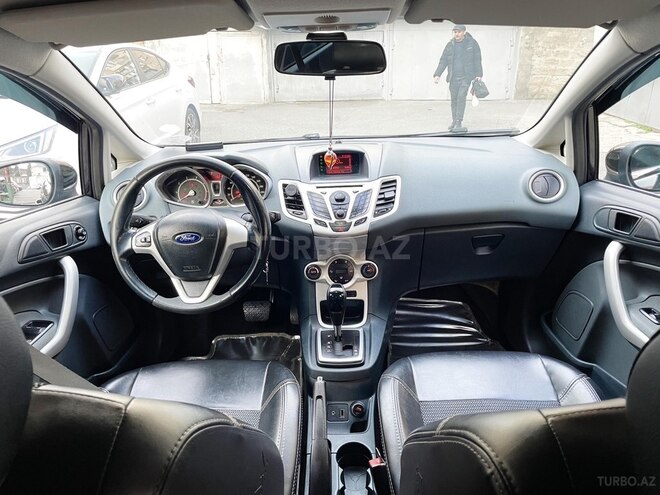 Ford Fiesta 2010, 153,000 km - 1.4 л - Bakı