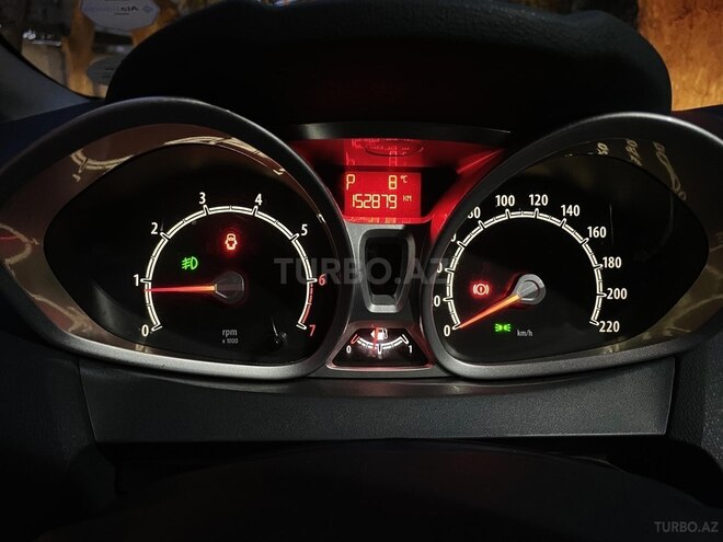 Ford Fiesta 2010, 153,000 km - 1.4 л - Bakı