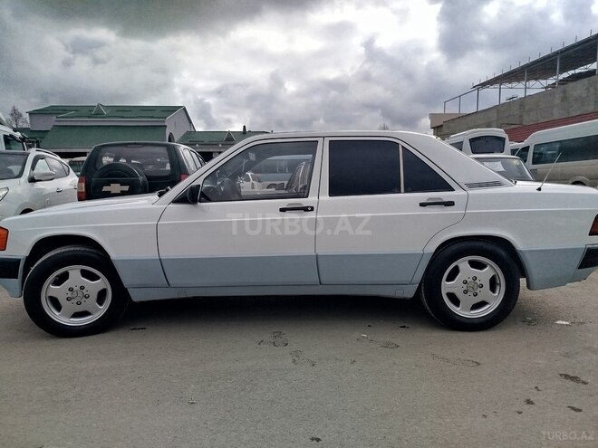 Mercedes 190 1991, 360,000 km - 2.0 l - Qusar