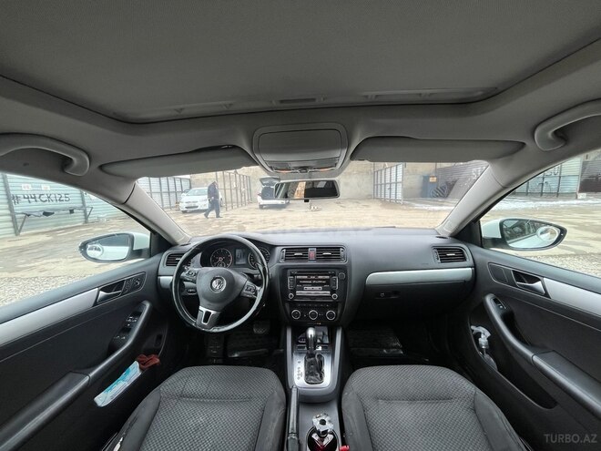 Volkswagen Jetta-10