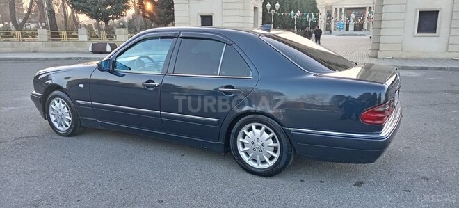 Mercedes E 240 1999, 322,000 km - 2.4 l - Bakı