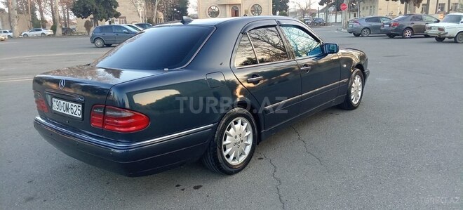 Mercedes E 240 1999, 322,000 km - 2.4 l - Bakı