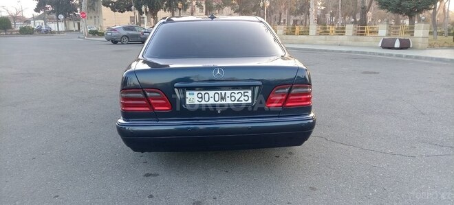 Mercedes E 240 1999, 322,000 km - 2.4 l - Bakı