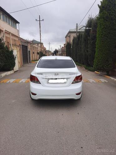 Hyundai Accent-5