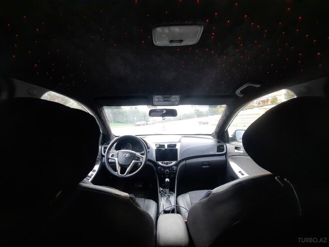 Hyundai Accent-7