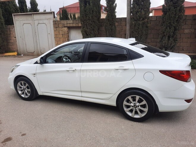Hyundai Accent-3