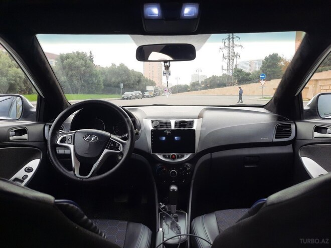 Hyundai Accent-6