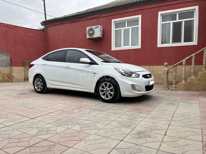Hyundai Accent-2