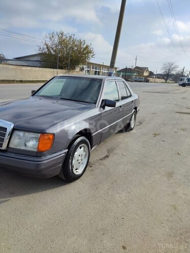 Mercedes E 220 1994, 252,500 km - 2.2 л - Xudat