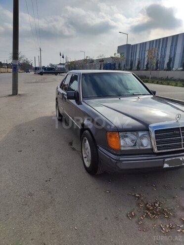 Mercedes E 220 1994, 252,500 km - 2.2 л - Xudat