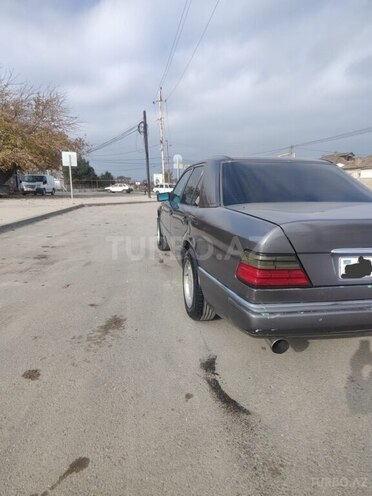 Mercedes E 220 1994, 252,500 km - 2.2 л - Xudat