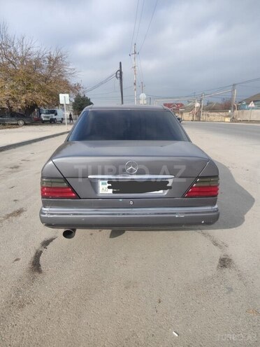 Mercedes E 220 1994, 252,500 km - 2.2 л - Xudat