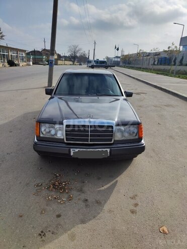Mercedes E 220 1994, 252,500 km - 2.2 л - Xudat