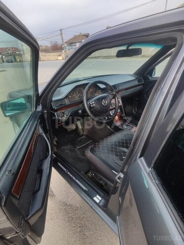 Mercedes E 220 1994, 252,500 km - 2.2 л - Xudat