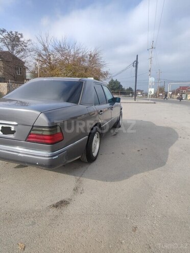 Mercedes E 220 1994, 252,500 km - 2.2 л - Xudat