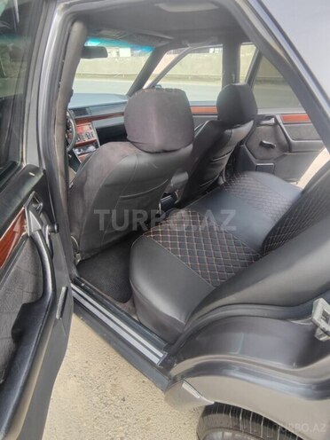 Mercedes E 220 1994, 252,500 km - 2.2 л - Xudat
