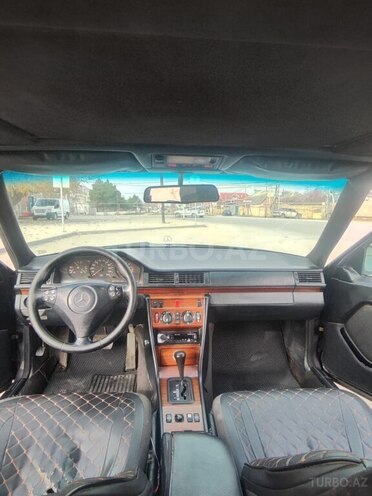 Mercedes E 220 1994, 252,500 km - 2.2 л - Xudat
