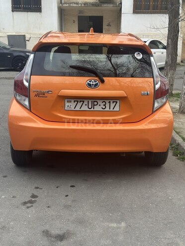 Toyota Prius C 2015, 292,901 km - 1.5 l - Bakı